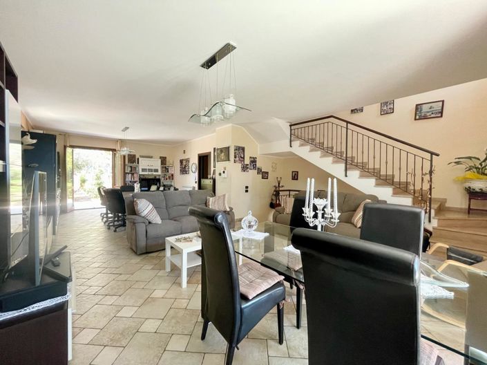 Image No.7-3 Bed Villa for sale