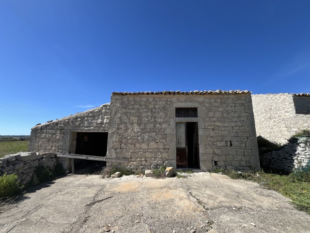 Image No.11-5 Bed Property for sale