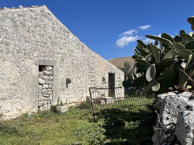 Image No.6-5 Bed Property for sale