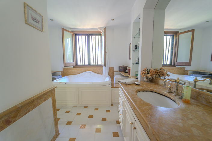 Image No.32-5 Bed Villa for sale