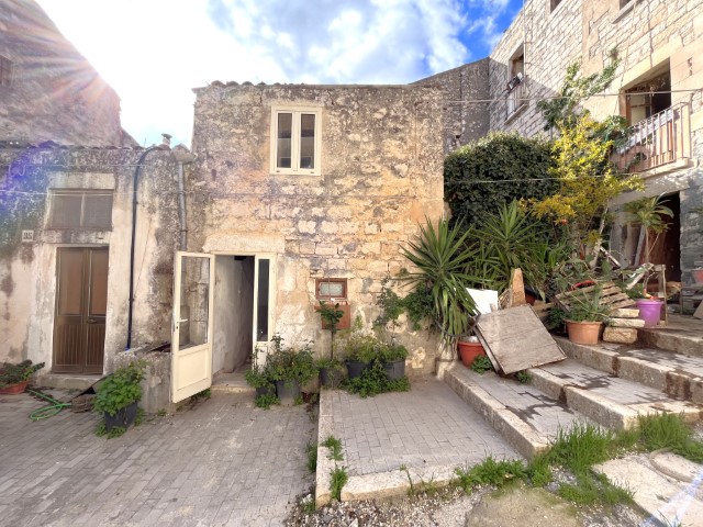 Image No.37-2 Bed House for sale