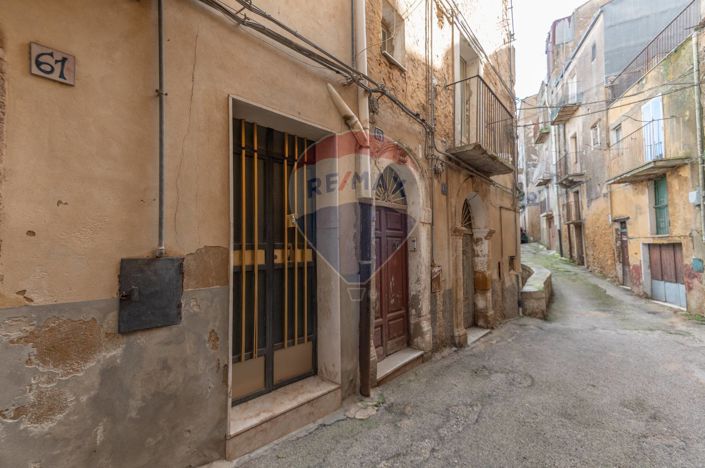 Image No.2-Maison de 3 chambres à vendre à Caltagirone