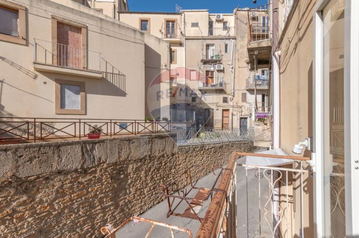 Image No.3-Maison de 2 chambres à vendre à Caltagirone