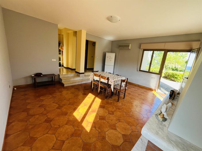 Image No.10-6 Bed Villa for sale