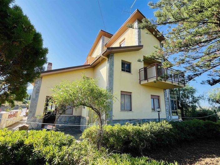 Image No.2-6 Bed Villa for sale