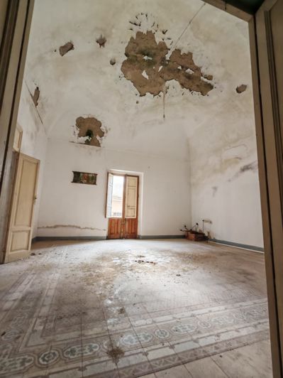 Image No.25-2 Bed Property for sale