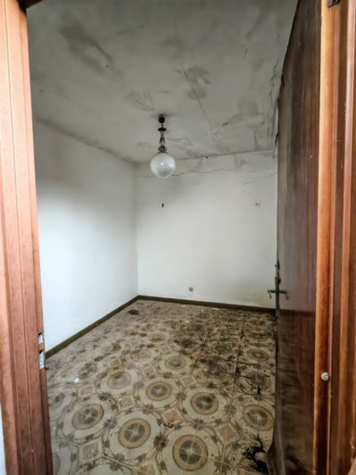 Image No.12-2 Bed House for sale