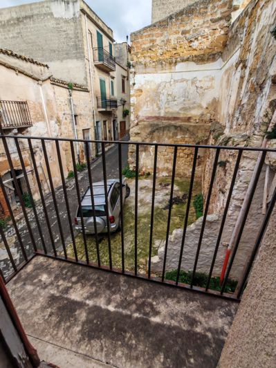 Image No.14-2 Bed House for sale