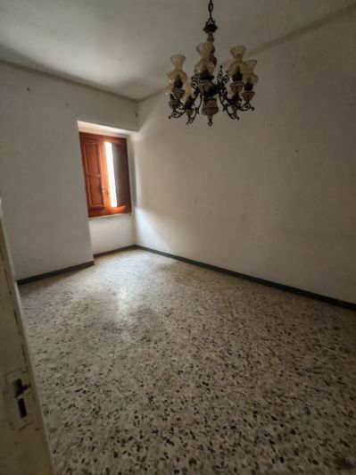 Image No.17-2 Bed House for sale