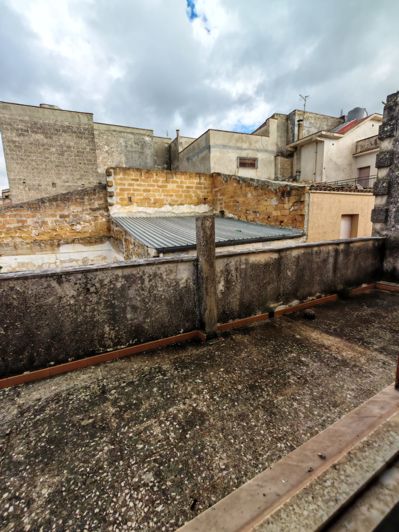 Image No.23-2 Bed House for sale