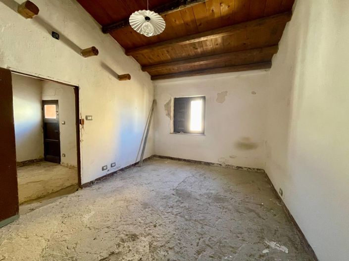 Image No.12-3 Bed Property for sale