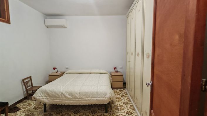 Image No.11-4 Bed House for sale