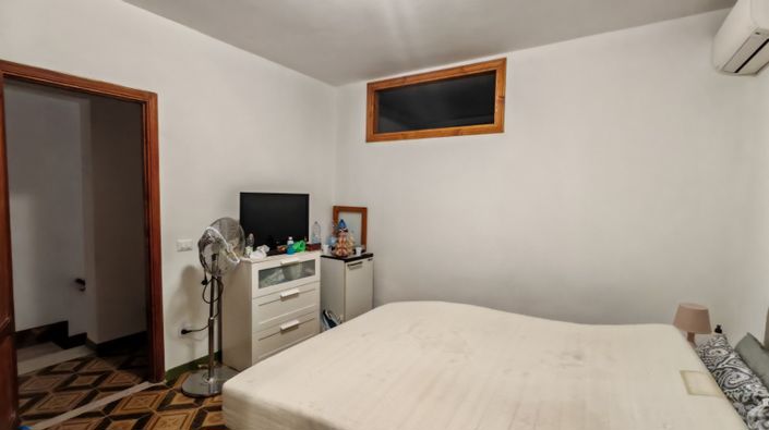 Image No.24-4 Bed House for sale