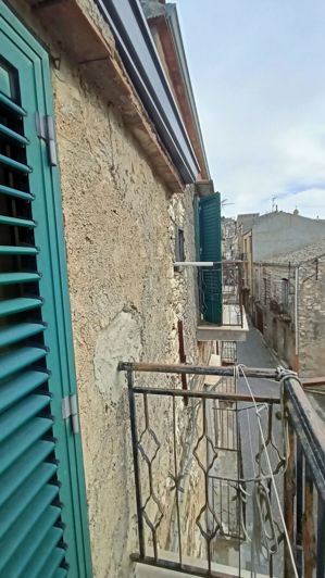 Image No.16-2 Bed House for sale