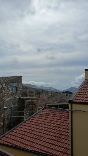 Image No.25-2 Bed House for sale