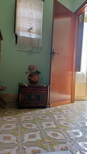 Image No.13-2 Bed House for sale