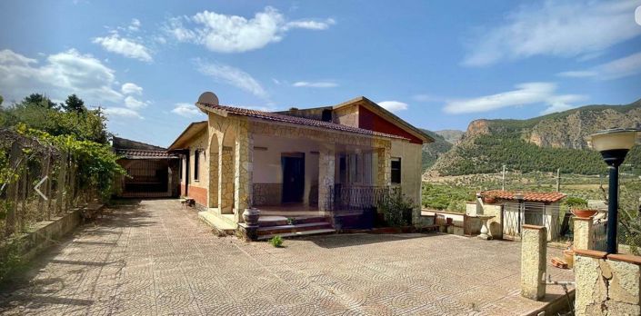 Image No.2-4 Bed Villa for sale