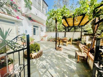 1 - Santa Elisabetta, Villa