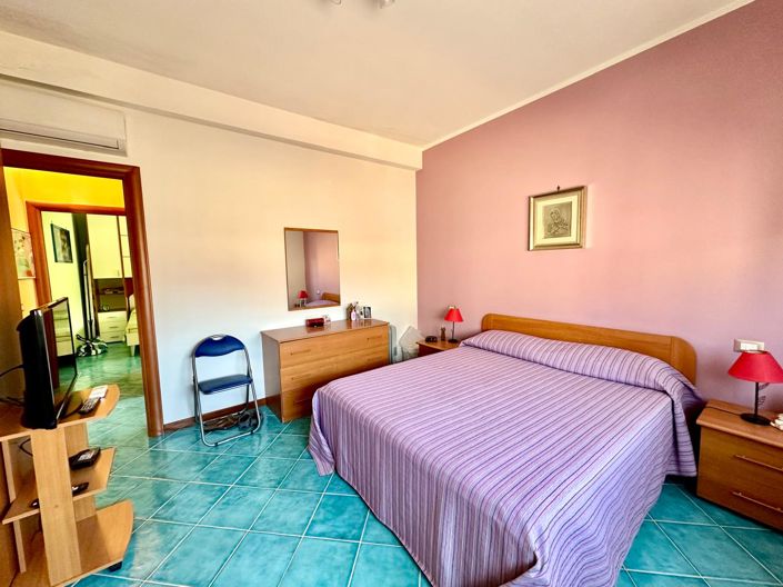 Image No.24-2 Bed Apartment for sale