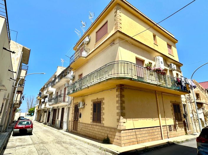 Image No.32-2 Bed Apartment for sale