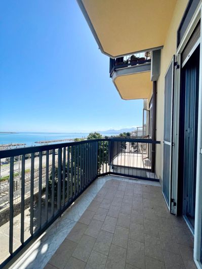 Image No.21-3 Bed Apartment for sale