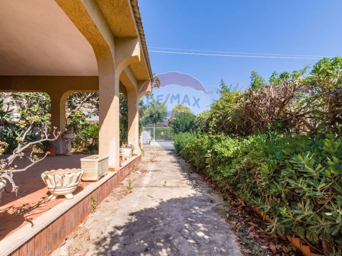 Image No.10-3 Bed Villa for sale