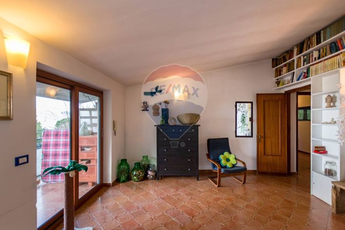 Image No.10-3 Bed Villa for sale