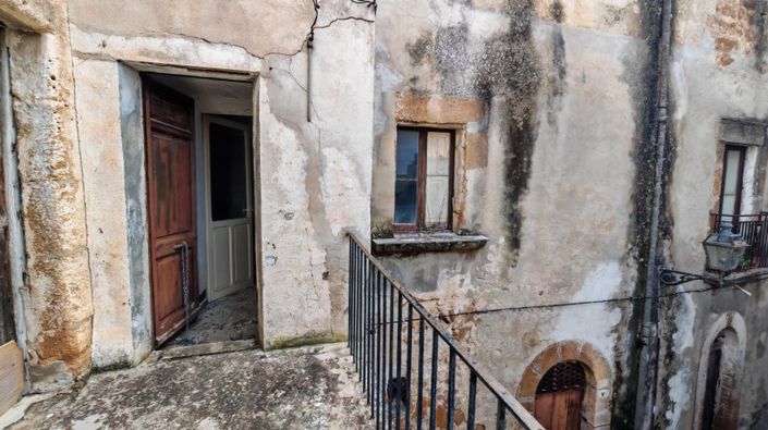 Image No.5-2 Bed House for sale