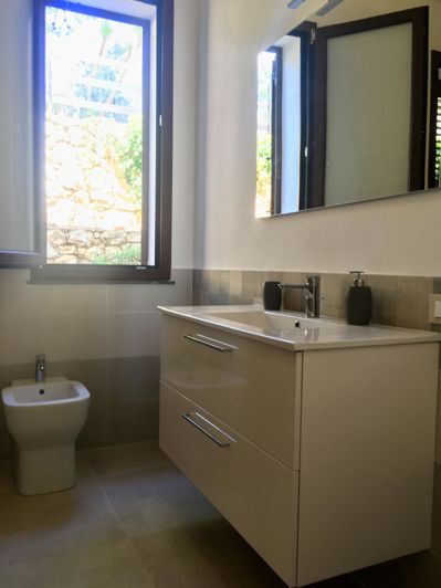 Image No.16-8 Bed House for sale