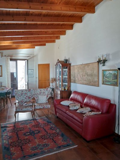 Image No.28-8 Bed House for sale