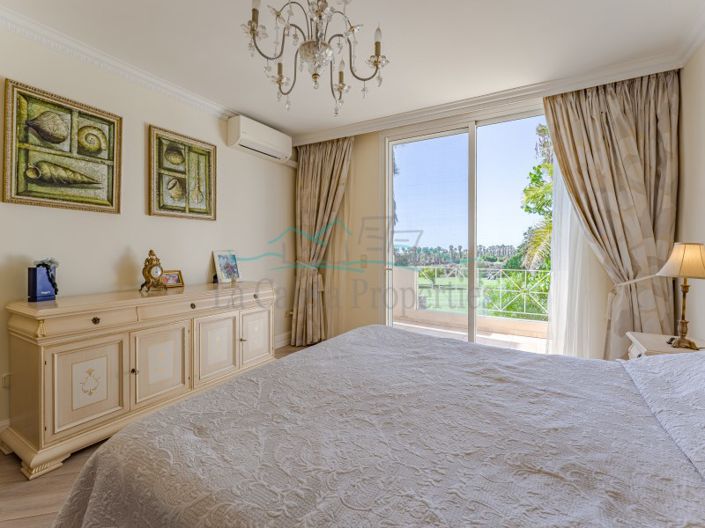 Image No.15-5 Bed Villa for sale