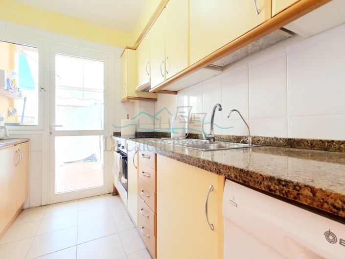 Image No.8-4 Bed House for sale