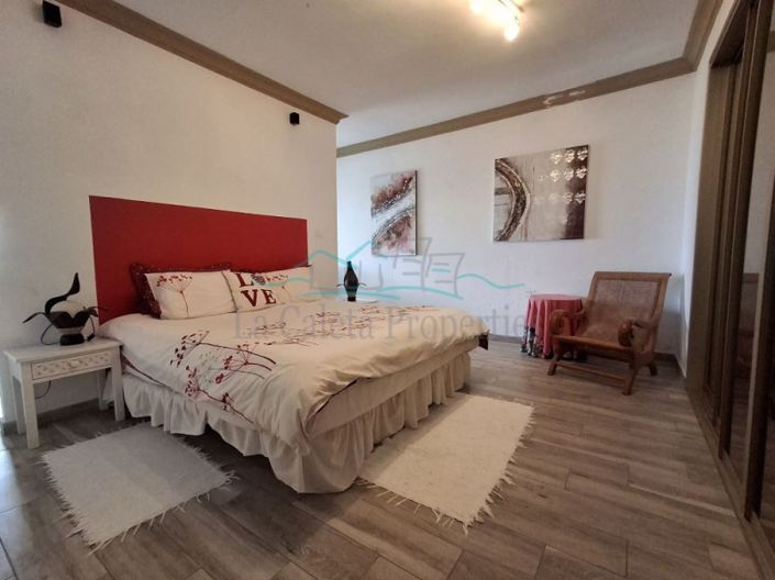 Image No.14-5 Bed Farmhouse for sale