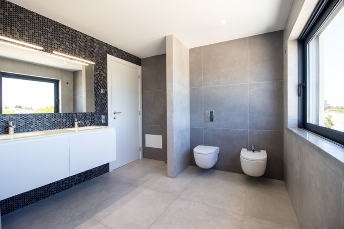 Image No.17-5 Bed Villa for sale