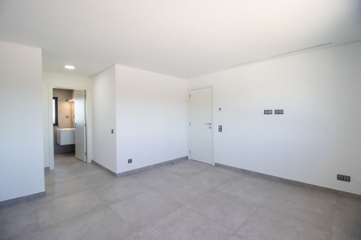 Image No.29-5 Bed Villa for sale