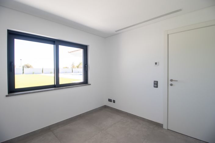 Image No.40-5 Bed Villa for sale