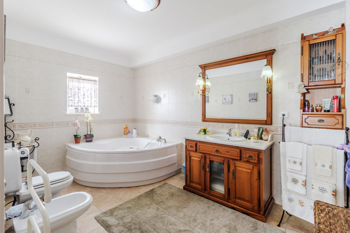 Image No.27-5 Bed Villa for sale