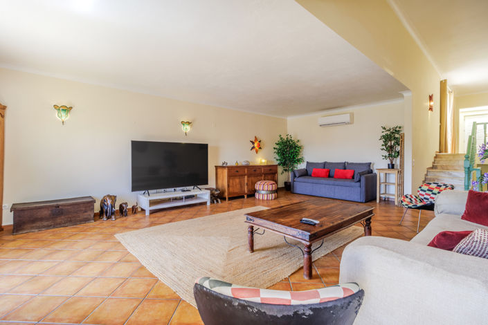 Image No.17-7 Bed Commercial for sale