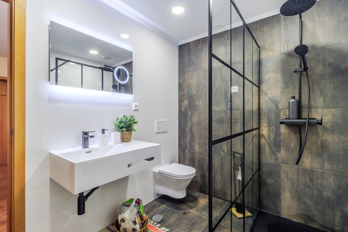 Image No.36-7 Bed Commercial for sale