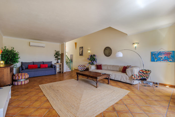 Image No.4-7 Bed Commercial for sale