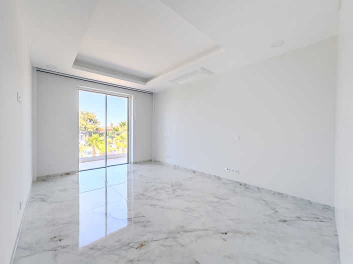 Image No.14-3 Bed Apartment for sale