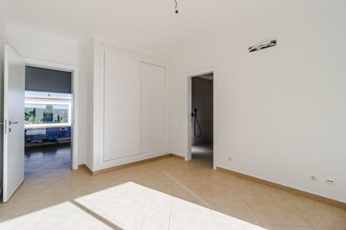 Image No.12-4 Bed Villa for sale