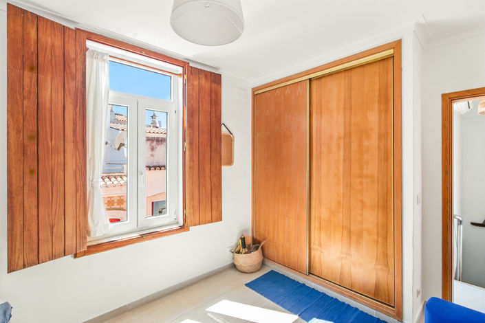 Image No.17-2 Bed Townhouse for sale