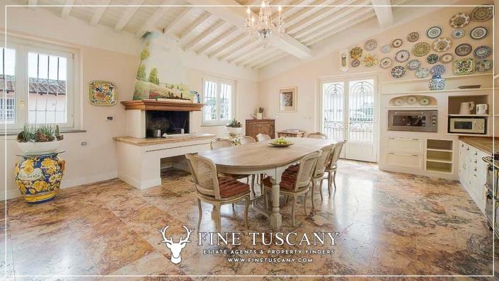 Image No.7-8 Bed Villa for sale