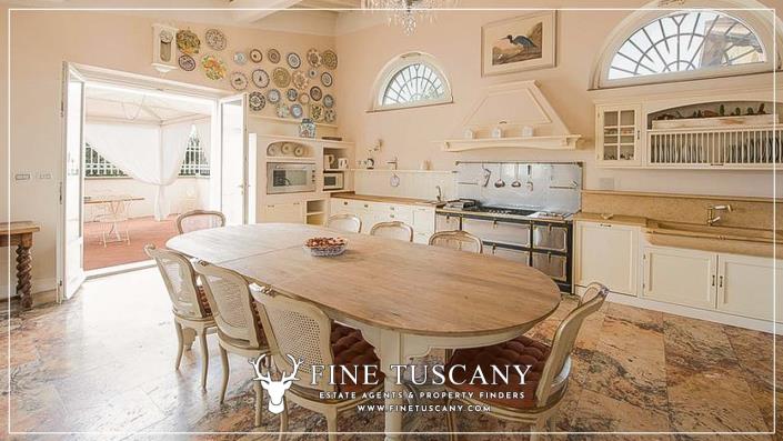 Image No.8-8 Bed Villa for sale