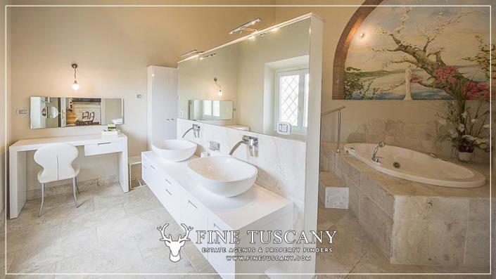 Image No.22-8 Bed Villa for sale