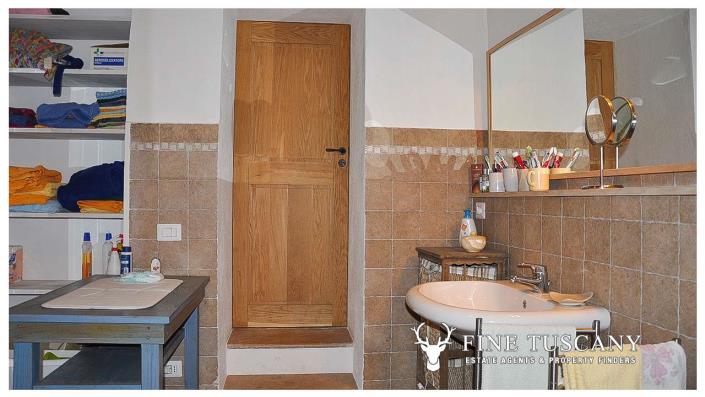 Image No.46-4 Bed Country Property for sale