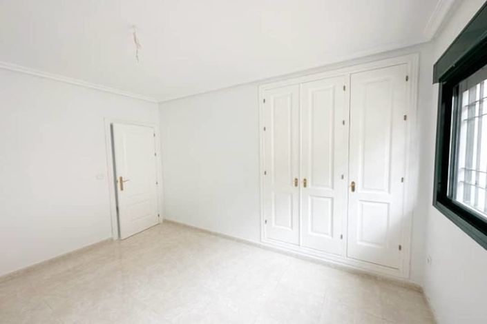 Image No.20-2 Bed Apartment for sale