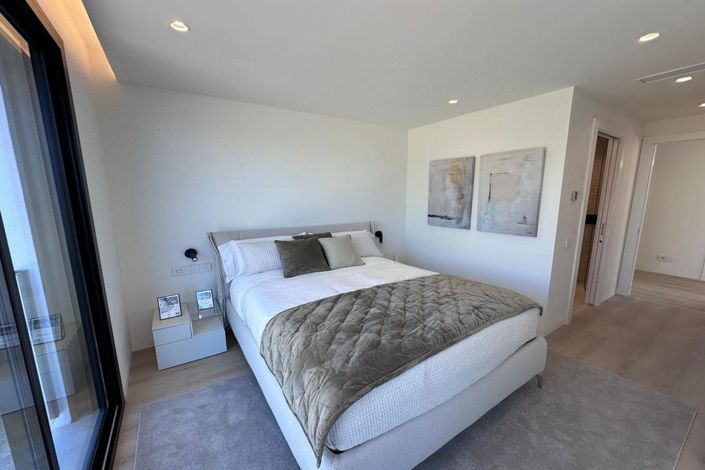 Image No.20-3 Bed Apartment for sale