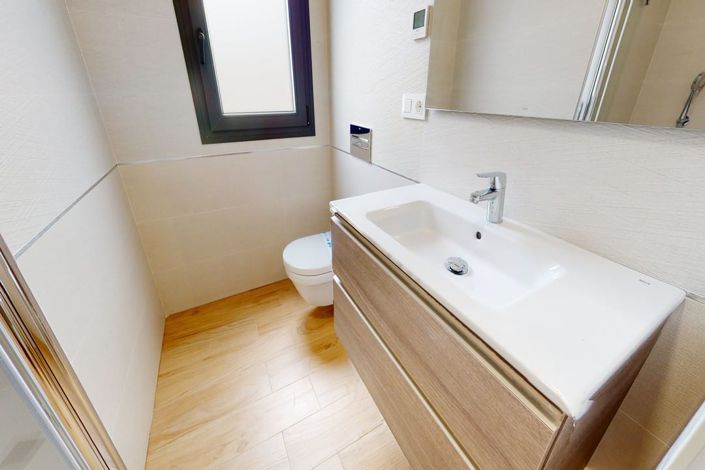 Image No.16-2 Bed Townhouse for sale